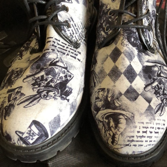 Disney Alice in wonderland combat boots - Picture 2 of 5